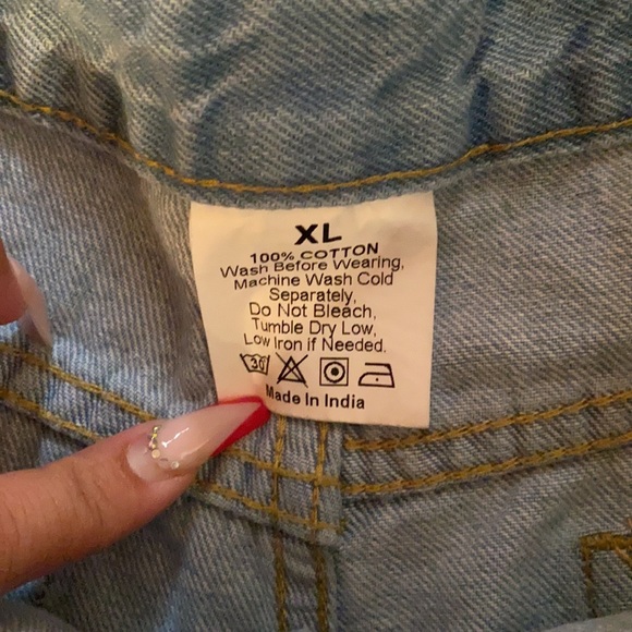 Jean Shorts - Picture 3 of 4